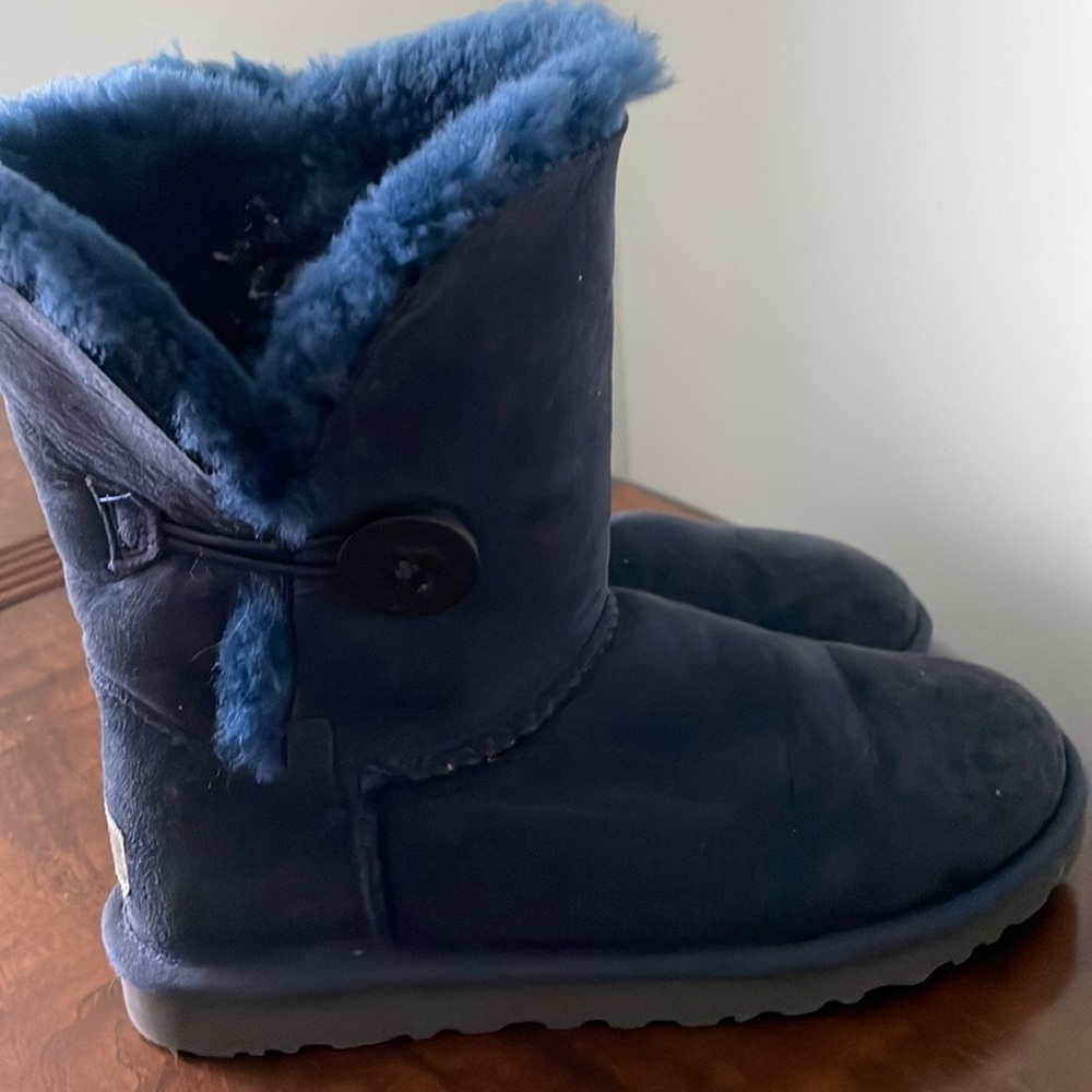 Woman’s UGG Boots.  Size 6 in great condition.